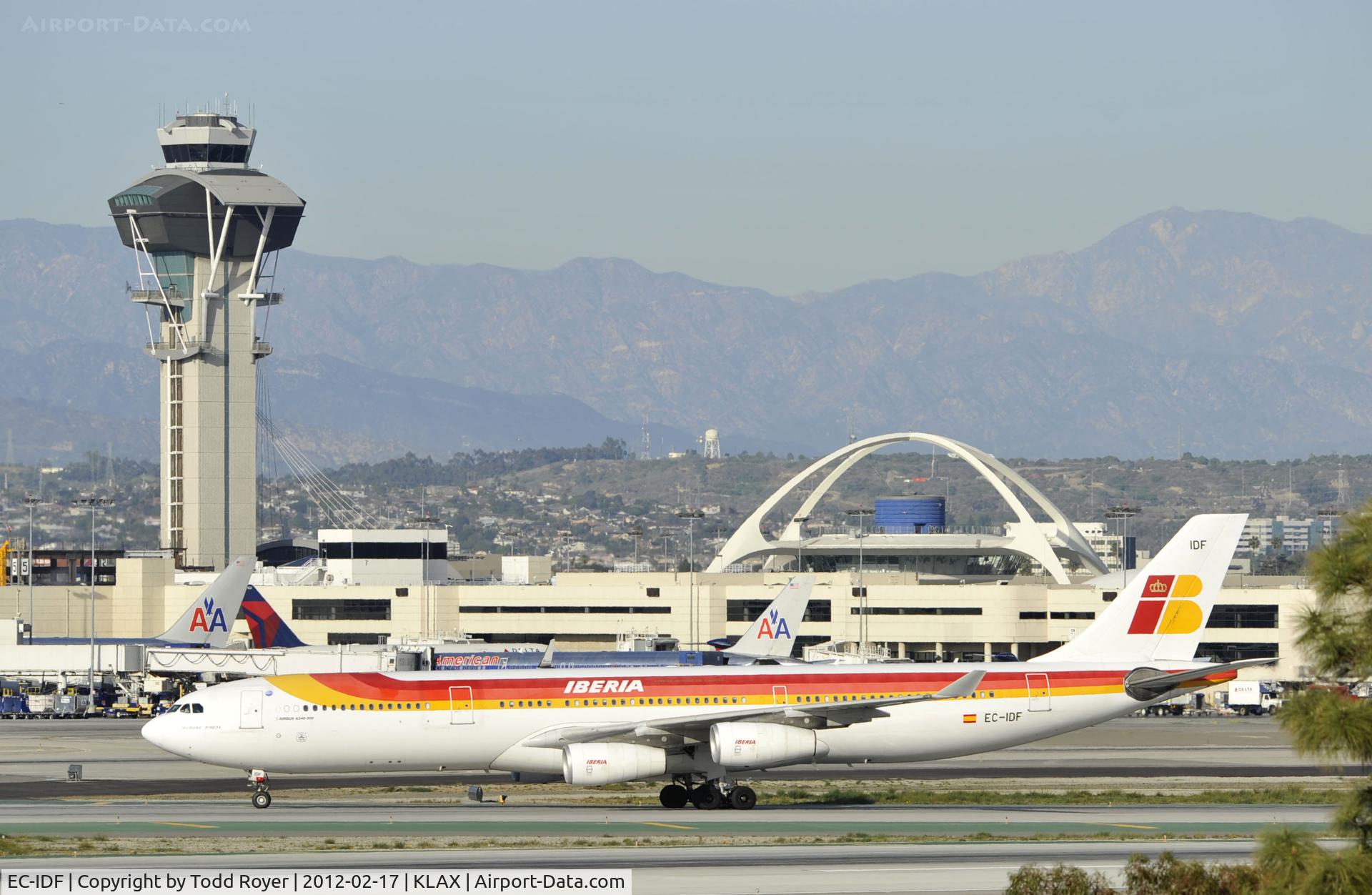 EC-IDF, 2002 Airbus A340-313X C/N 474, Taxiing to gate at LAX