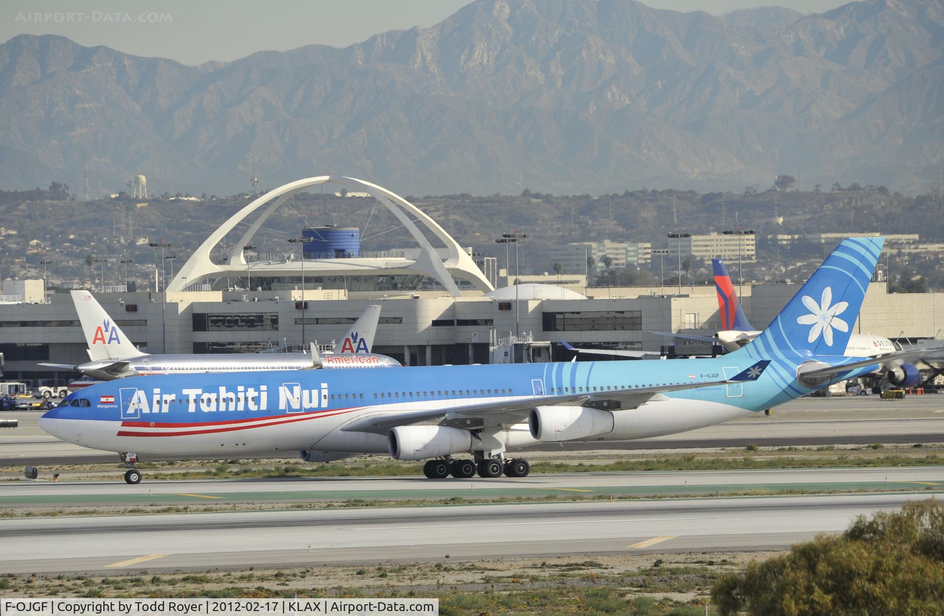 F-OJGF, 2001 Airbus A340-313 C/N 385, Taxiing to gat at LAX