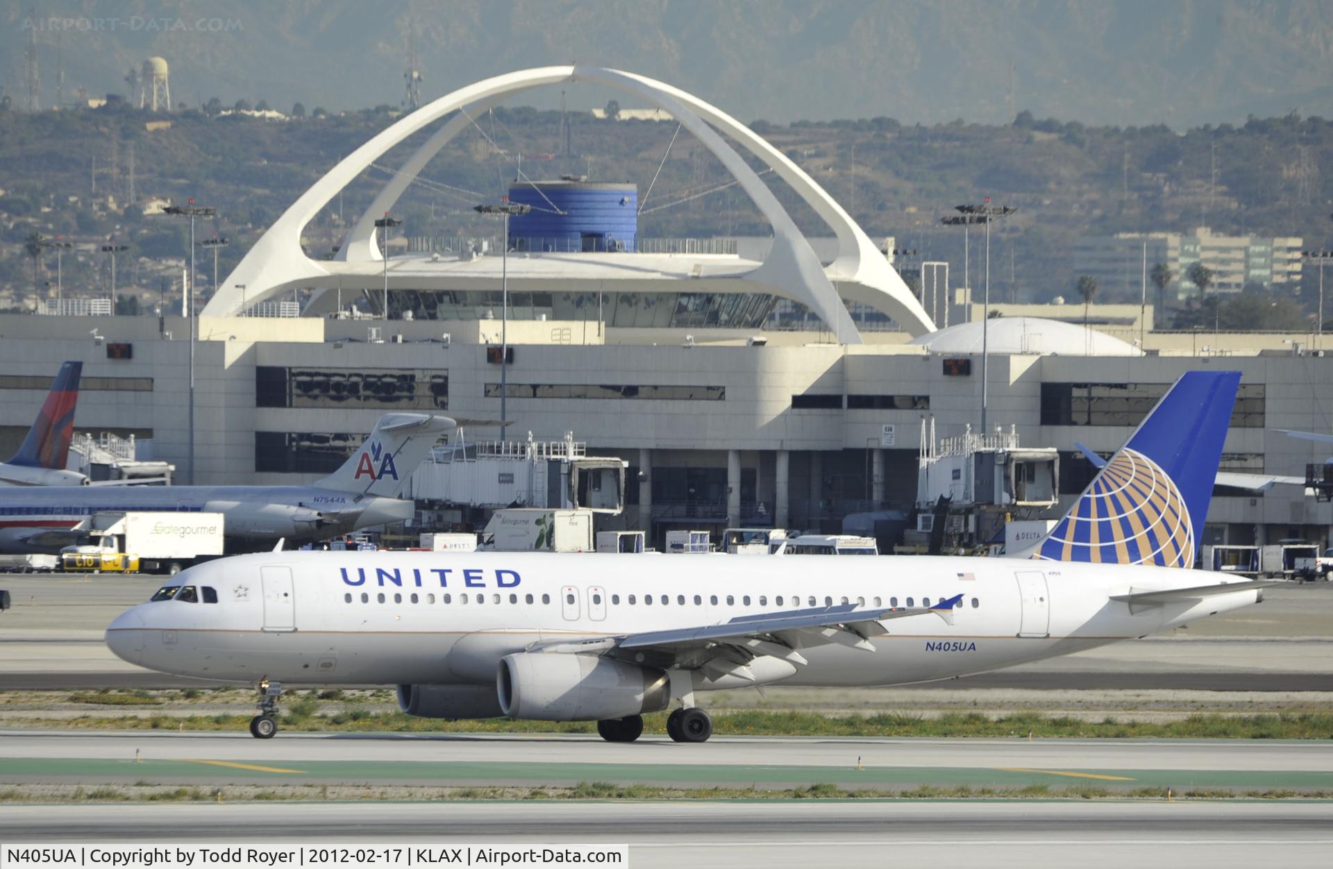 N405UA, 1993 Airbus A320-232 C/N 452, Taxiing to gate at LAX
