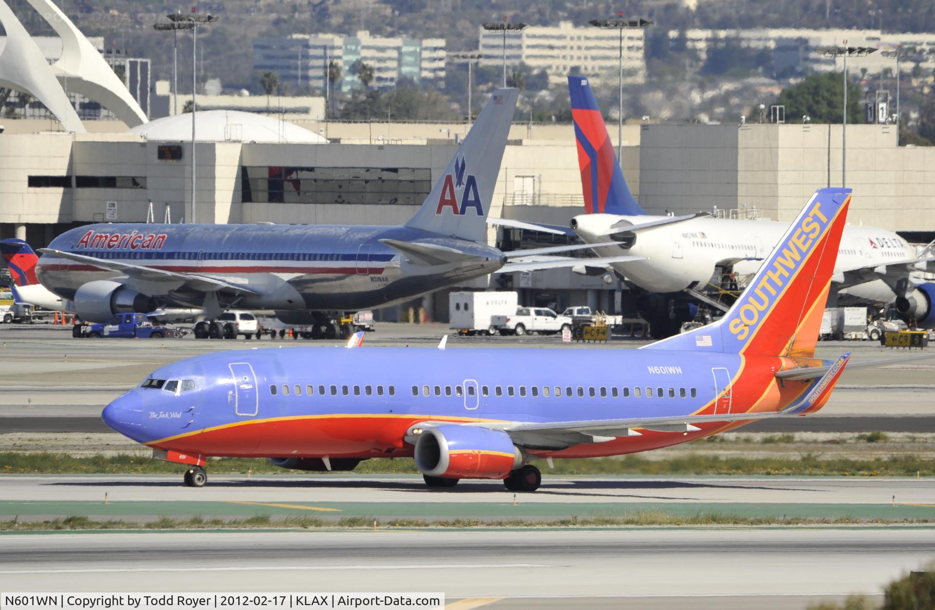 N601WN, 1995 Boeing 737-3H4 C/N 27695, taxiing to parking at LAX