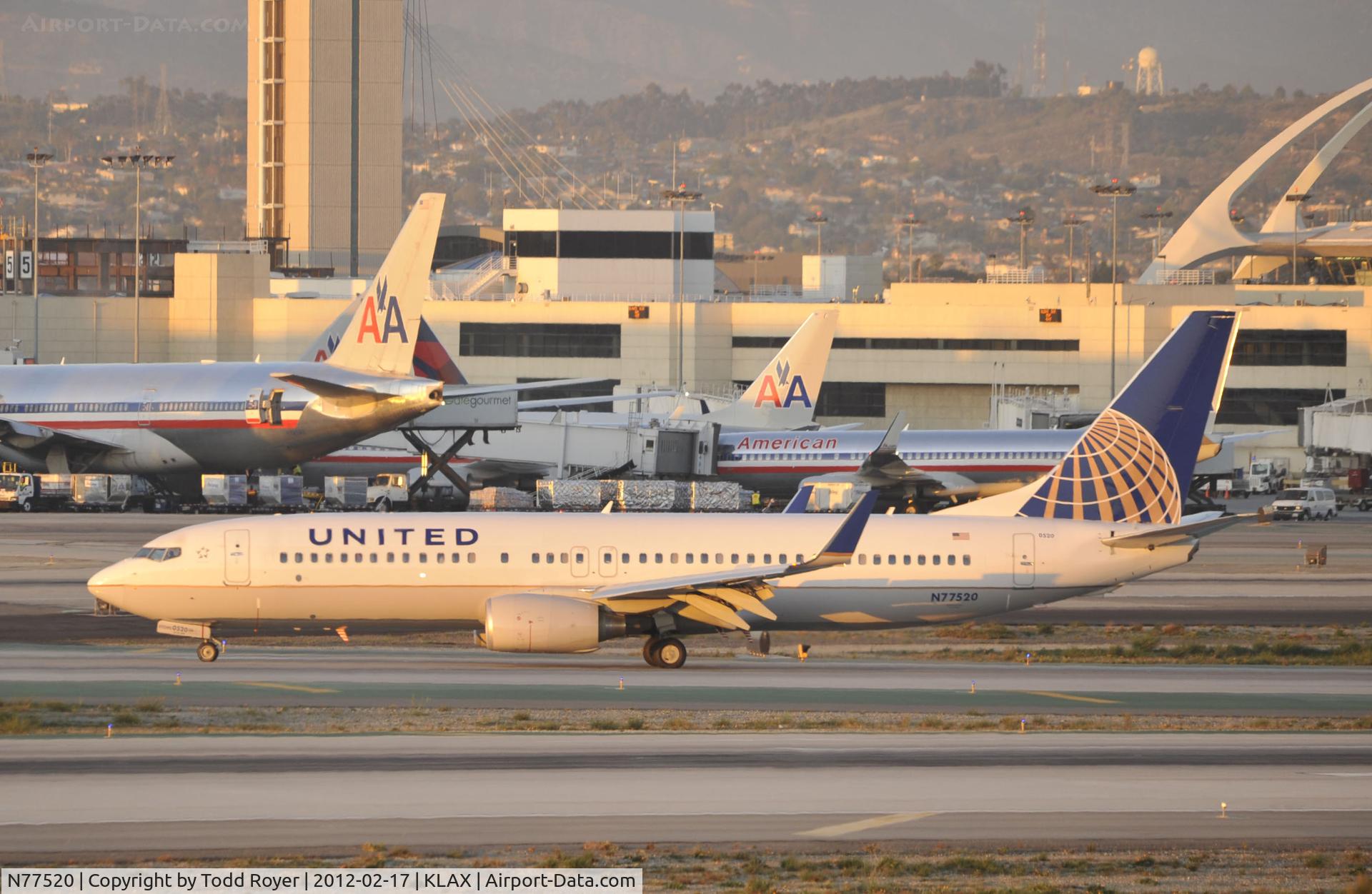 N77520, 2010 Boeing 737-824 C/N 31658, Taxiing to gate at LAX