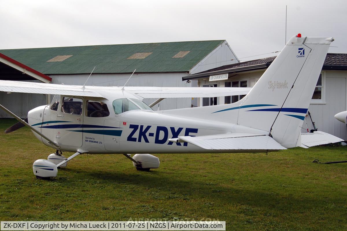 ZK-DXF, Cessna 172M C/N 17265782, At Gisborne