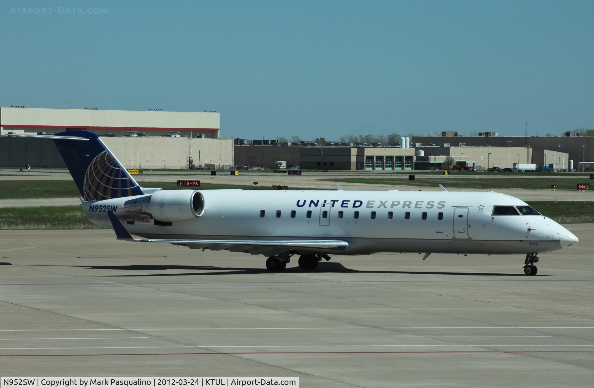 N952SW, 2003 Bombardier CRJ-200LR (CL-600-2B19) C/N 7805, CL-600-2B19