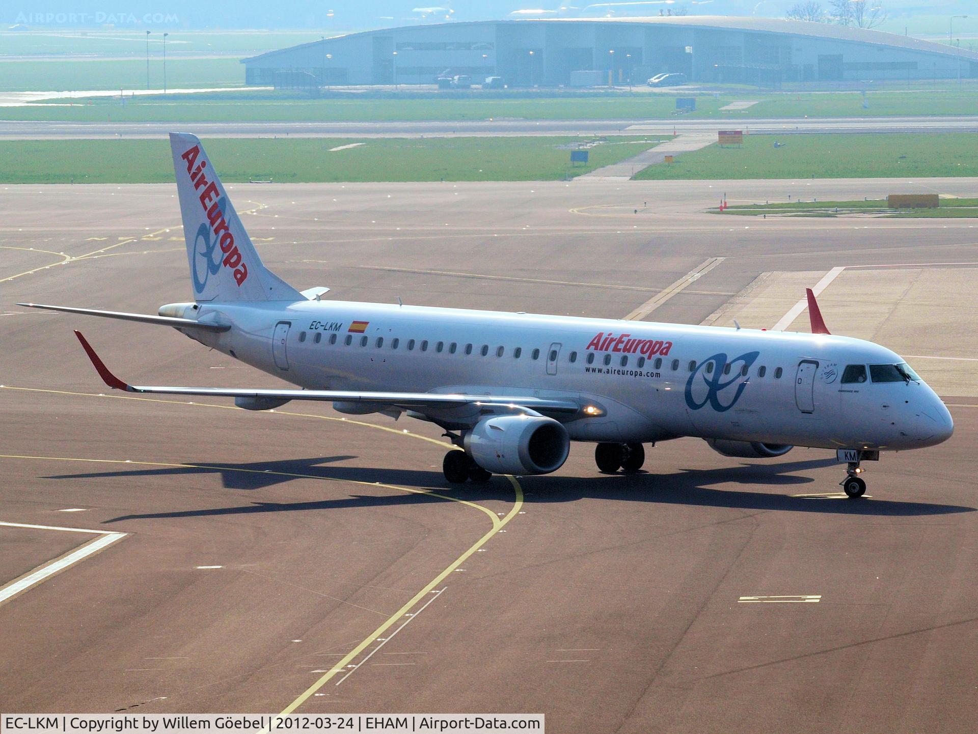 EC-LKM, 2011 Embraer 195LR (ERJ-190-200LR) C/N 19000425, Arrival on Schiphol Airport and taxi to the gate
