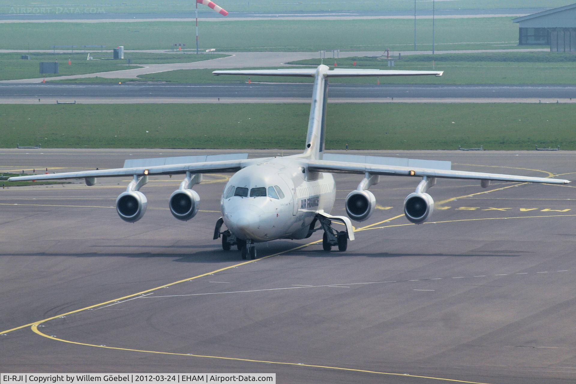 EI-RJI, 1999 British Aerospace Avro 146-RJ85A C/N E2346, Arrival on Schiphol Airport and taxi to the gate