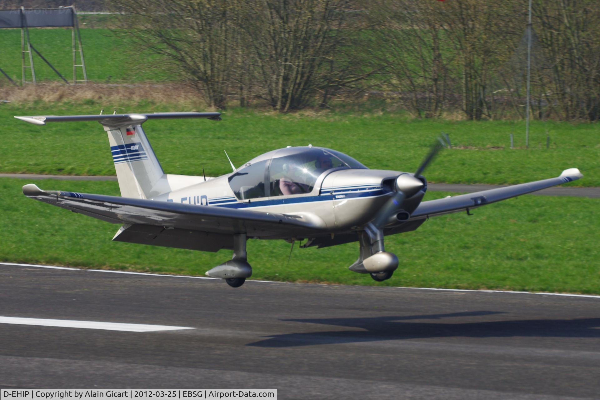 D-EHIP, 1989 Robin R-3000-160 C/N 138, Landing