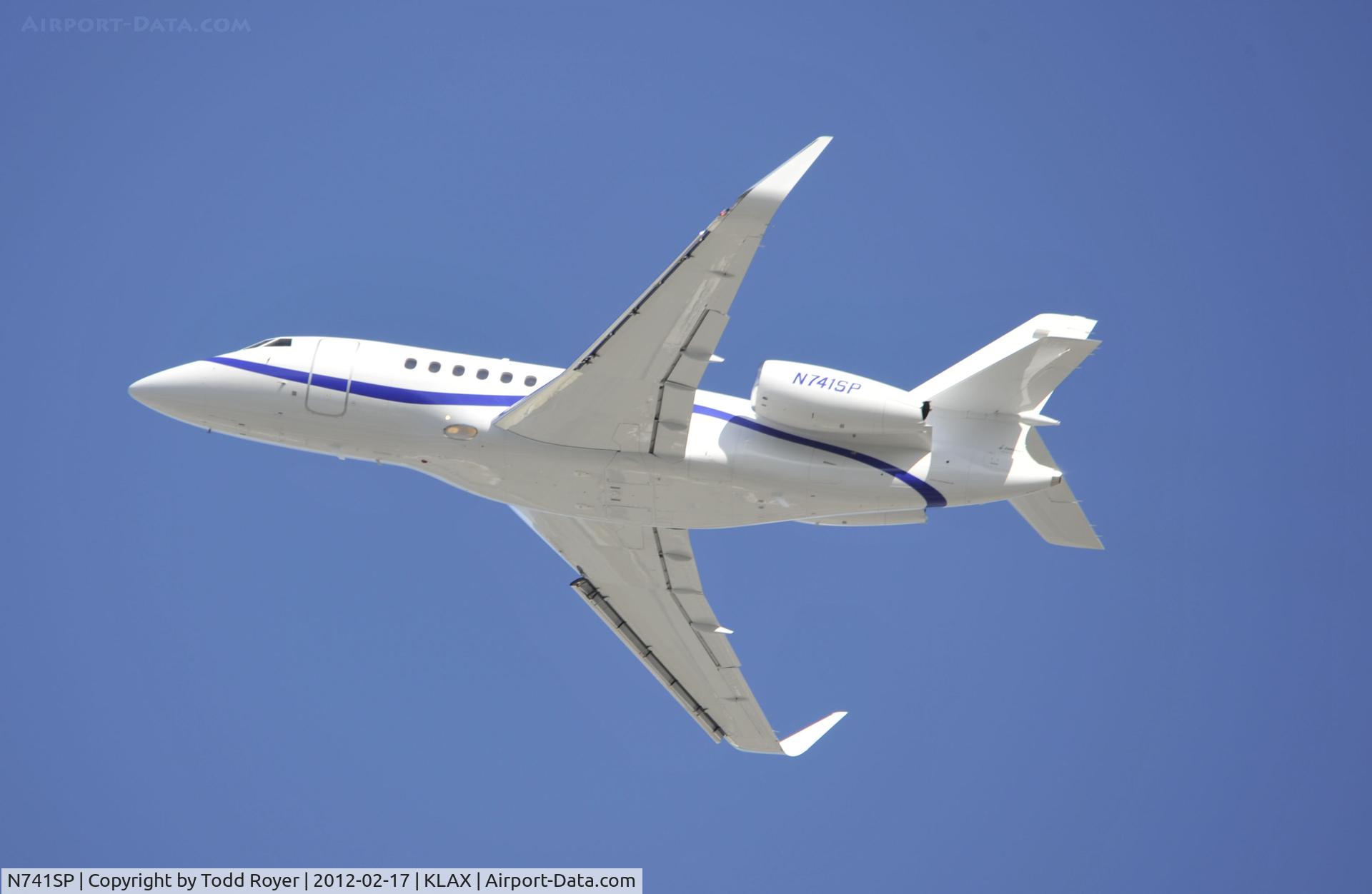 N741SP, 2010 Dassault Falcon 2000EX C/N 207, Departing LAX on 25L