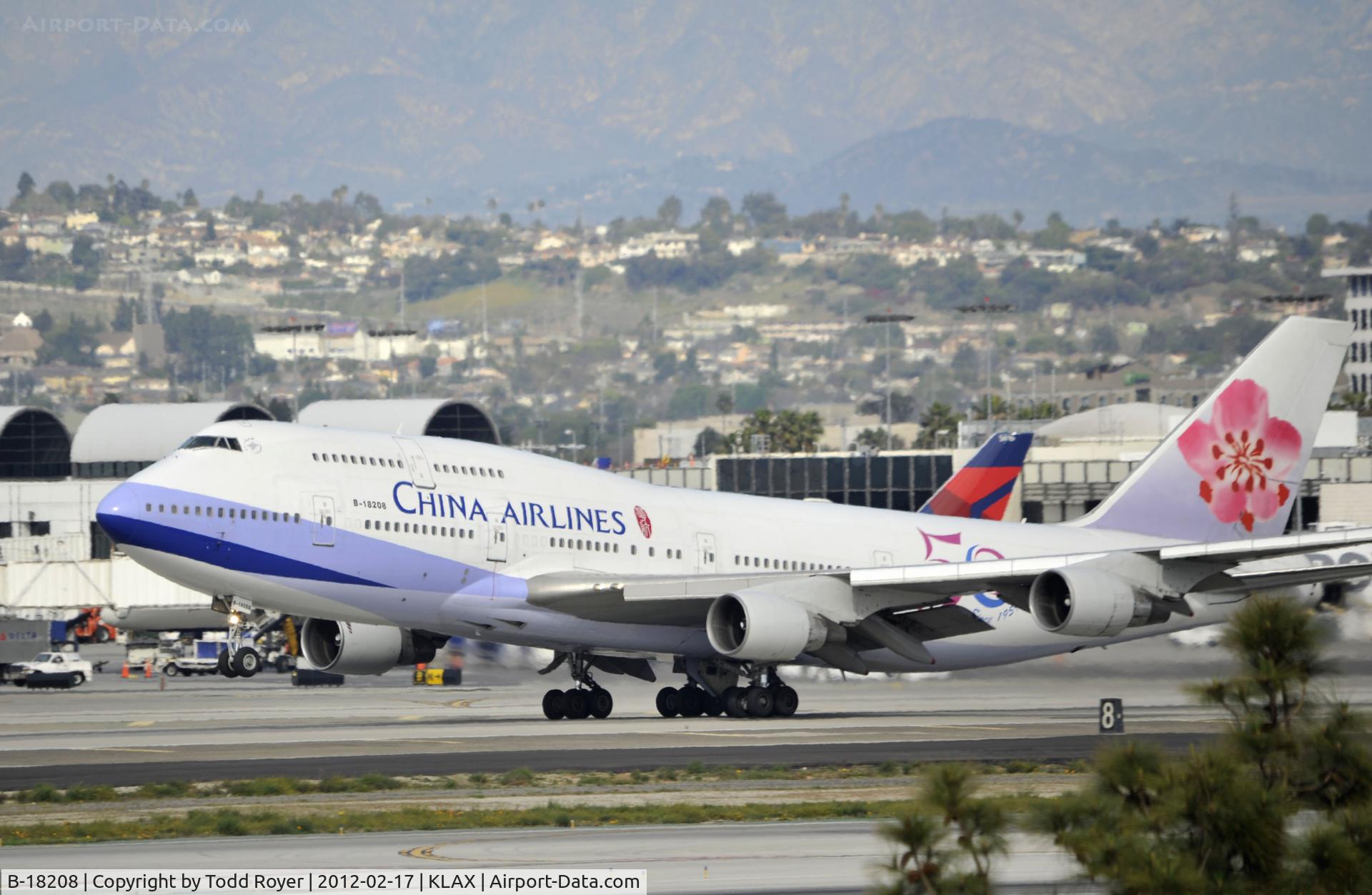 B-18208, 1998 Boeing 747-409 C/N 29031, Departing LAX on 25R