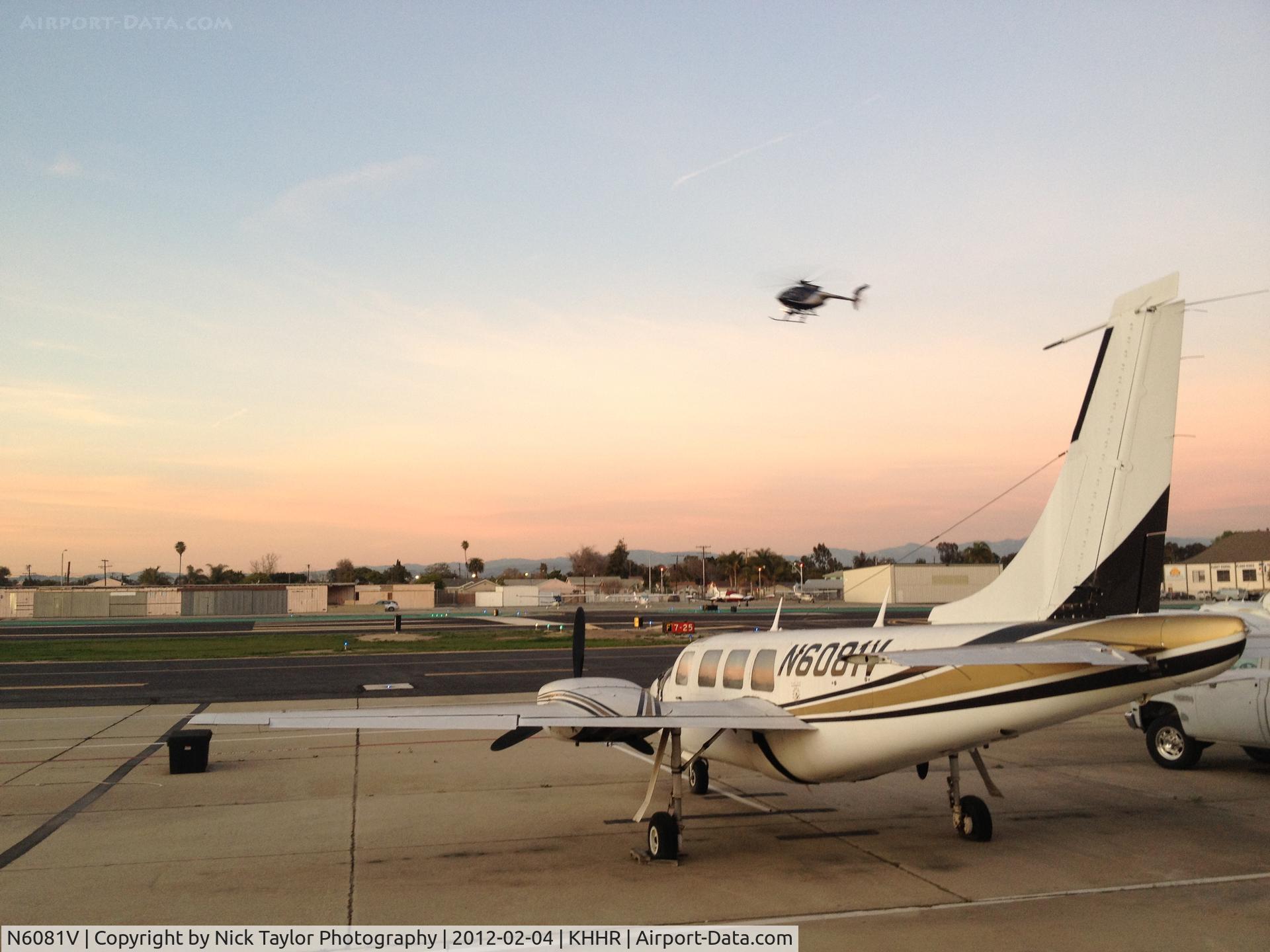 N6081V, 1980 Piper Aerostar 601P C/N 61P07548063373, Sitting at HHR while the Hawthorne PD comes in to land