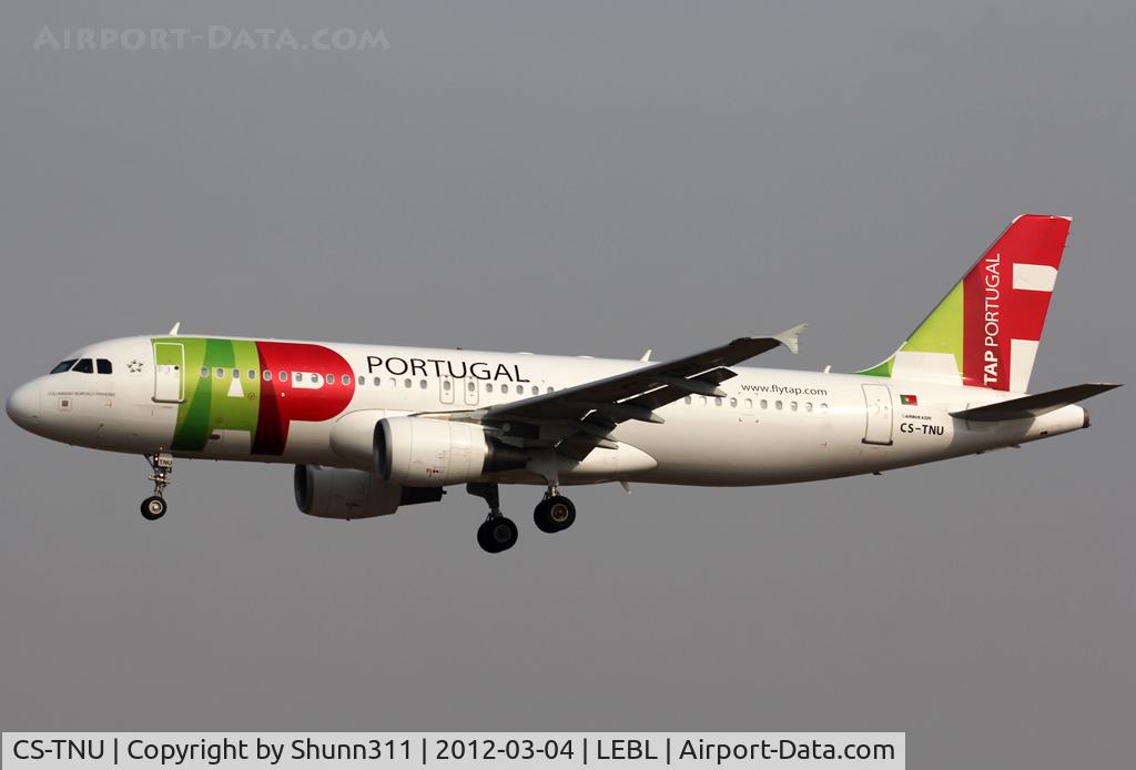 CS-TNU, 2009 Airbus A320-214 C/N 4106, Landing rwy 25R