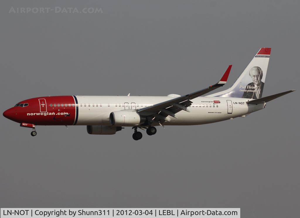 LN-NOT, 2010 Boeing 737-8JP C/N 37816, Landing rwy 25R