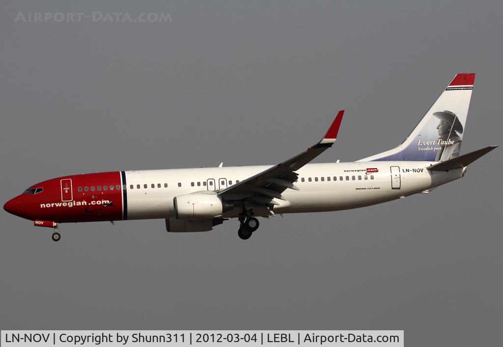LN-NOV, 2010 Boeing 737-8FZ C/N 31713, Landing rwy 25R