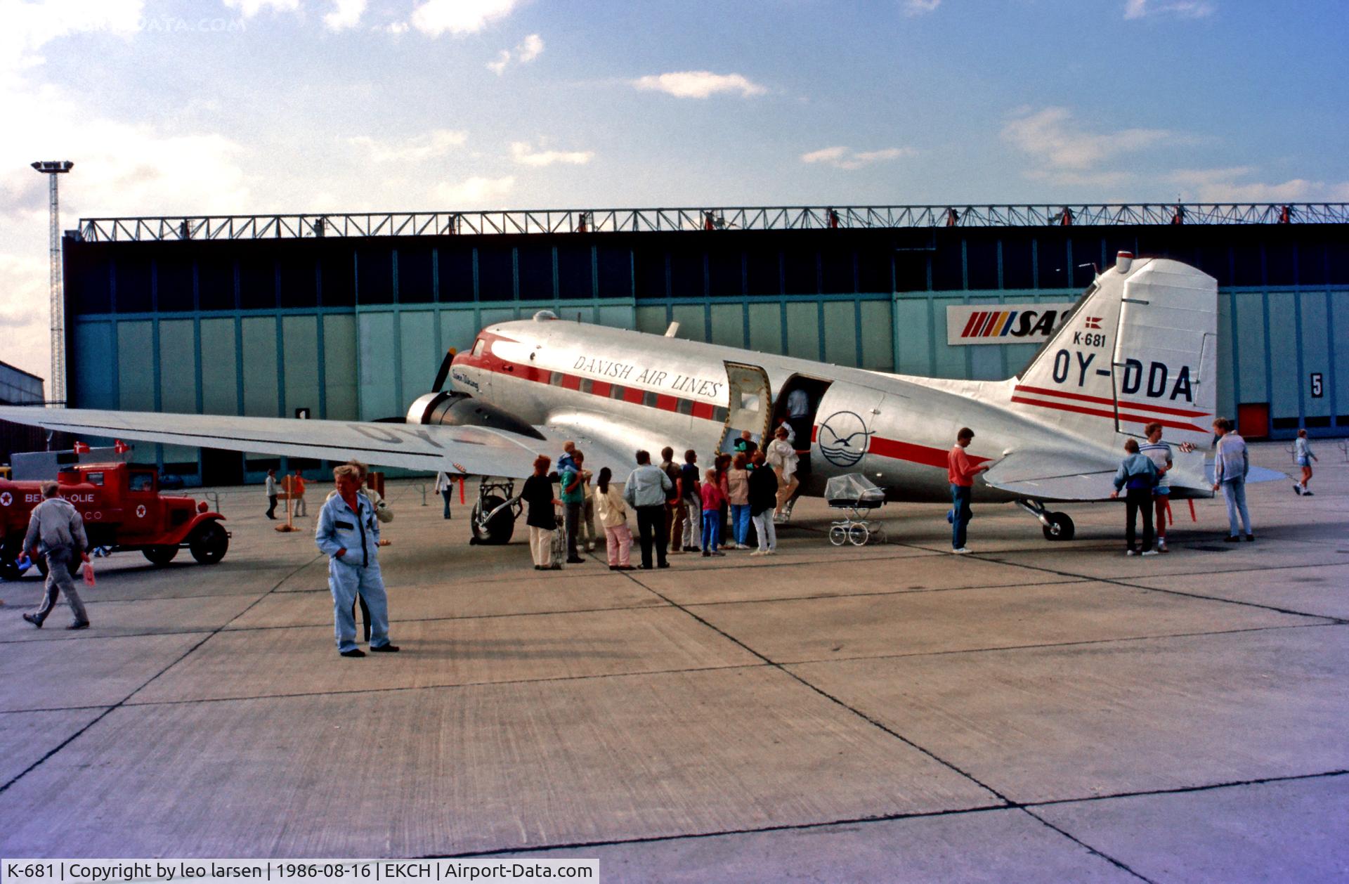 K-681, 1943 Douglas C-47A Dakota C/N 9664, Copenhagen Kastrup SAS 40 th anniversary
16.8.86