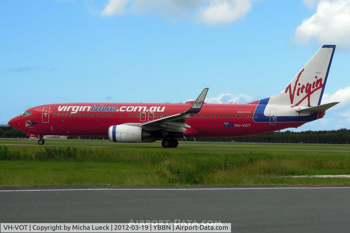 VH-VOT, 2004 Boeing 737-8FE C/N 33801, At Brisbane