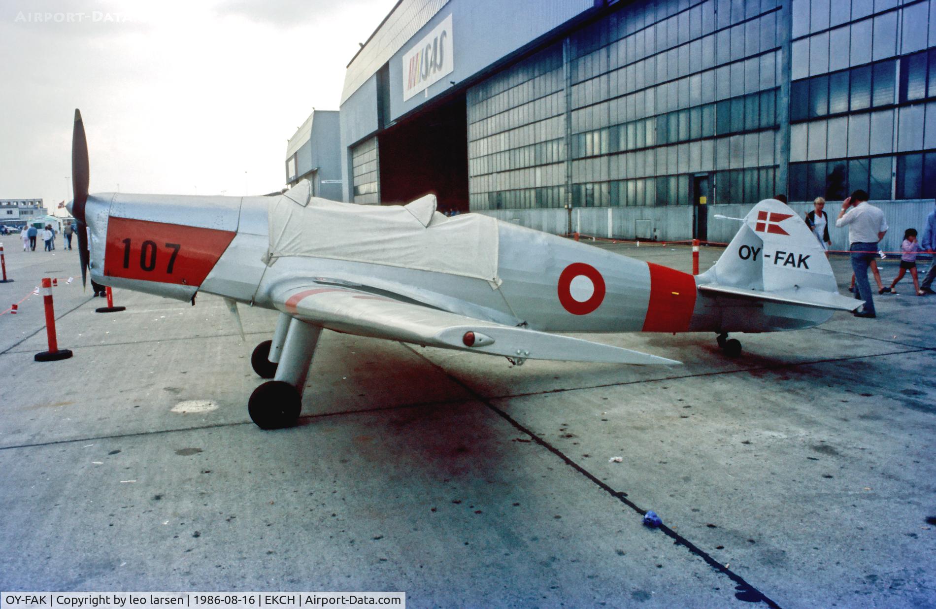 OY-FAK, 1946 SAI KZ IIT Træner C/N 115, Copenhagen Kastrup 16.8.86