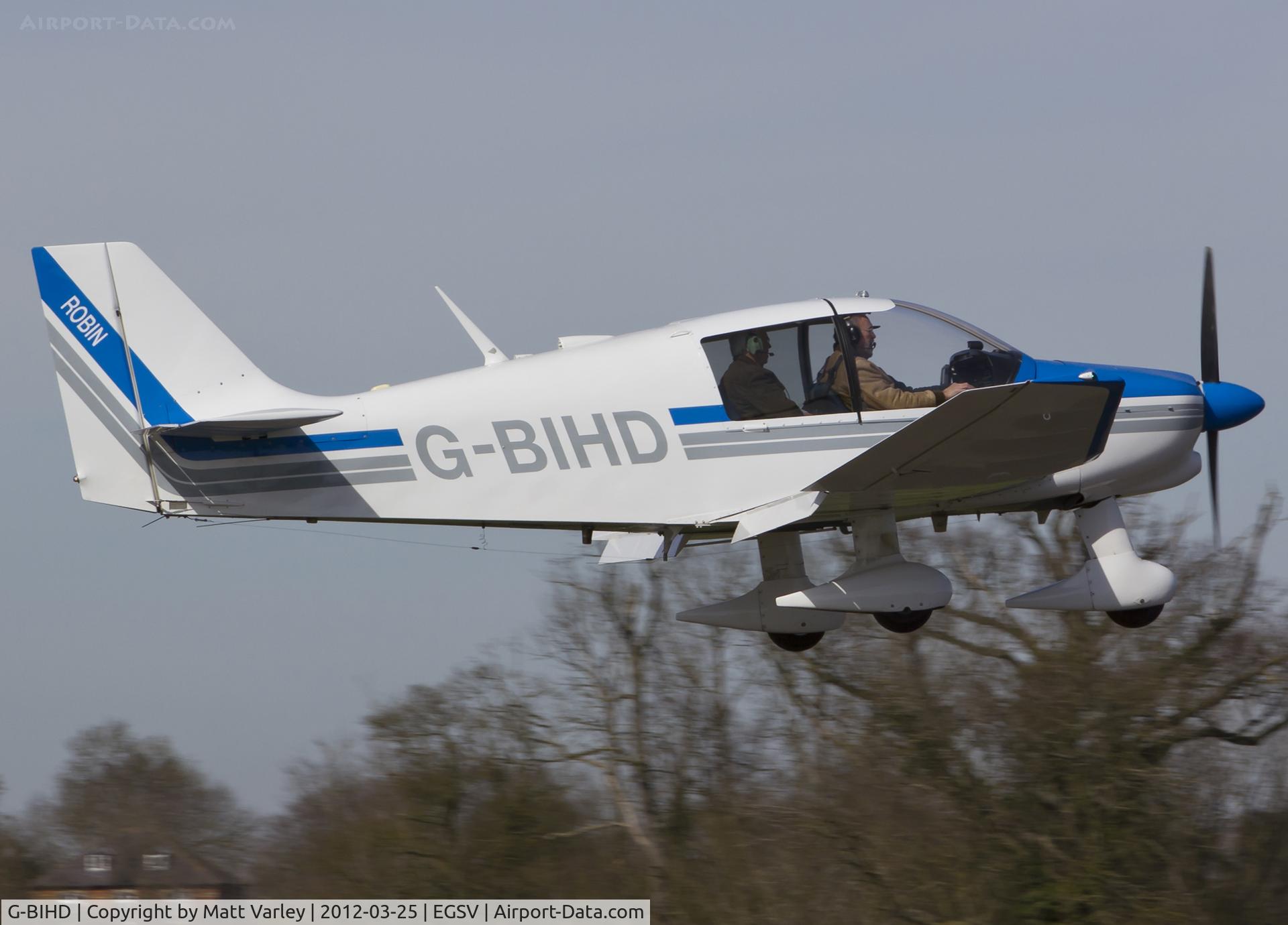 G-BIHD, 1980 Robin DR-400-160 Chevalier C/N 1510, Arriving for the fly in.