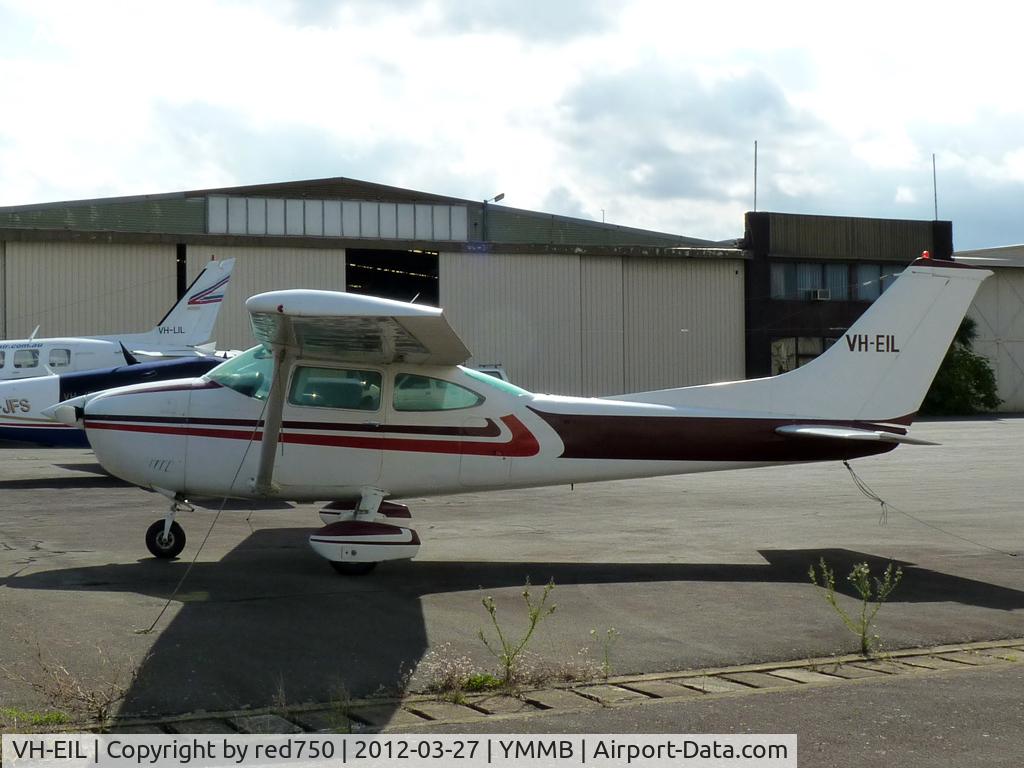 VH-EIL, 1977 Cessna 182Q Skylane C/N 18266107, VH-EIL at Moorabbin
