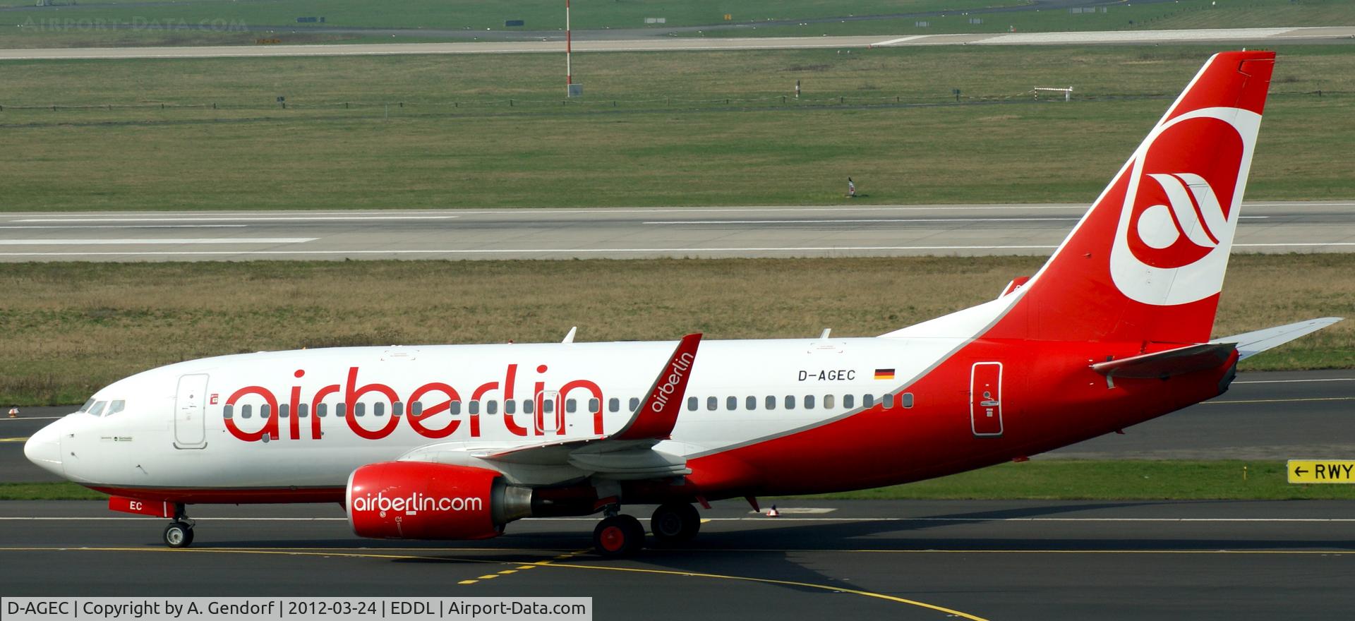 D-AGEC, 2009 Boeing 737-76J C/N 36118, Germania (Air Berlin cs.), is taxiing to the runway at Düsseldorf Int´l (EDDL)