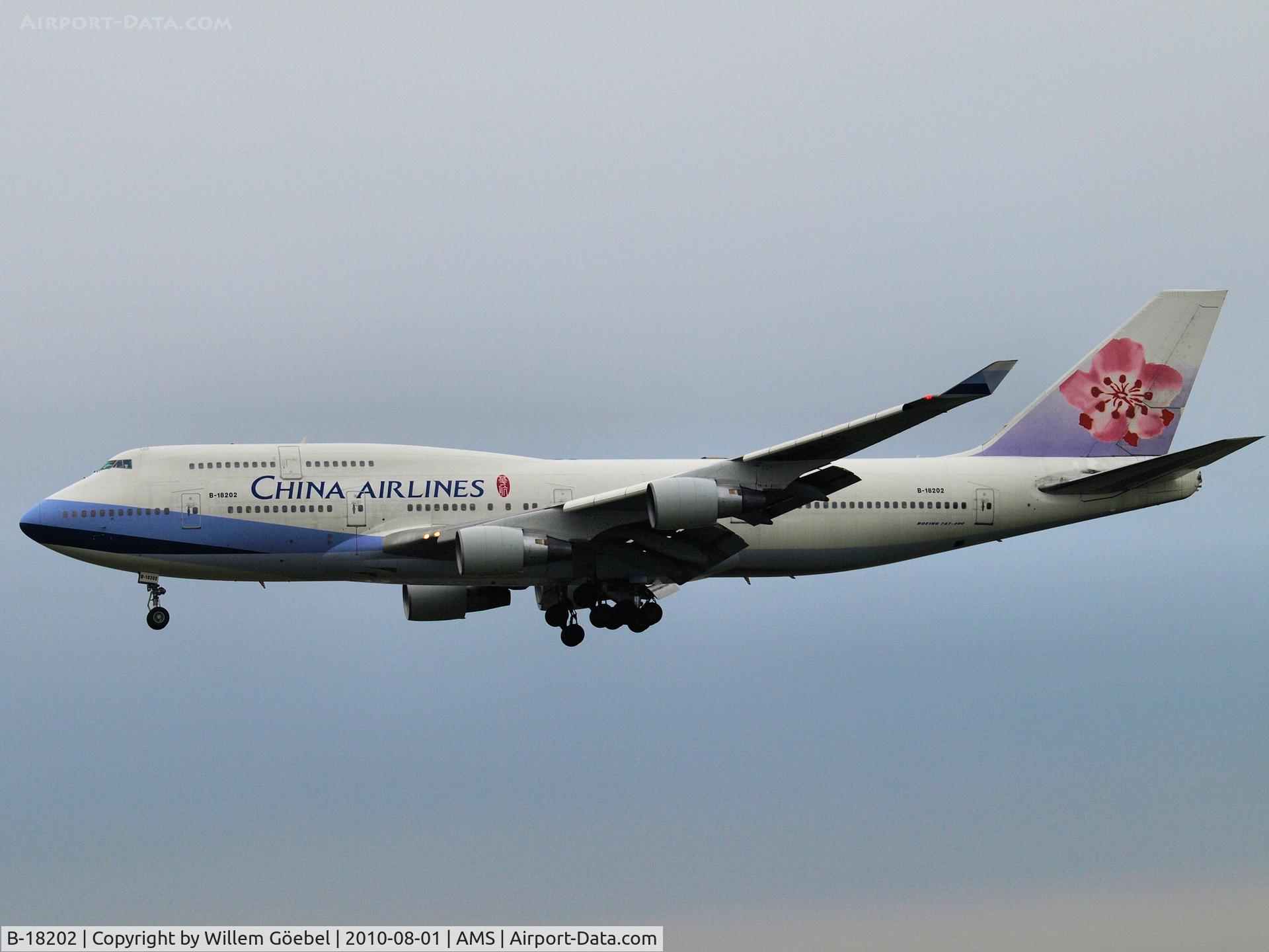 B-18202, 1997 Boeing 747-409 C/N 28710, Landing on runway C18 of Schiphol Airpor