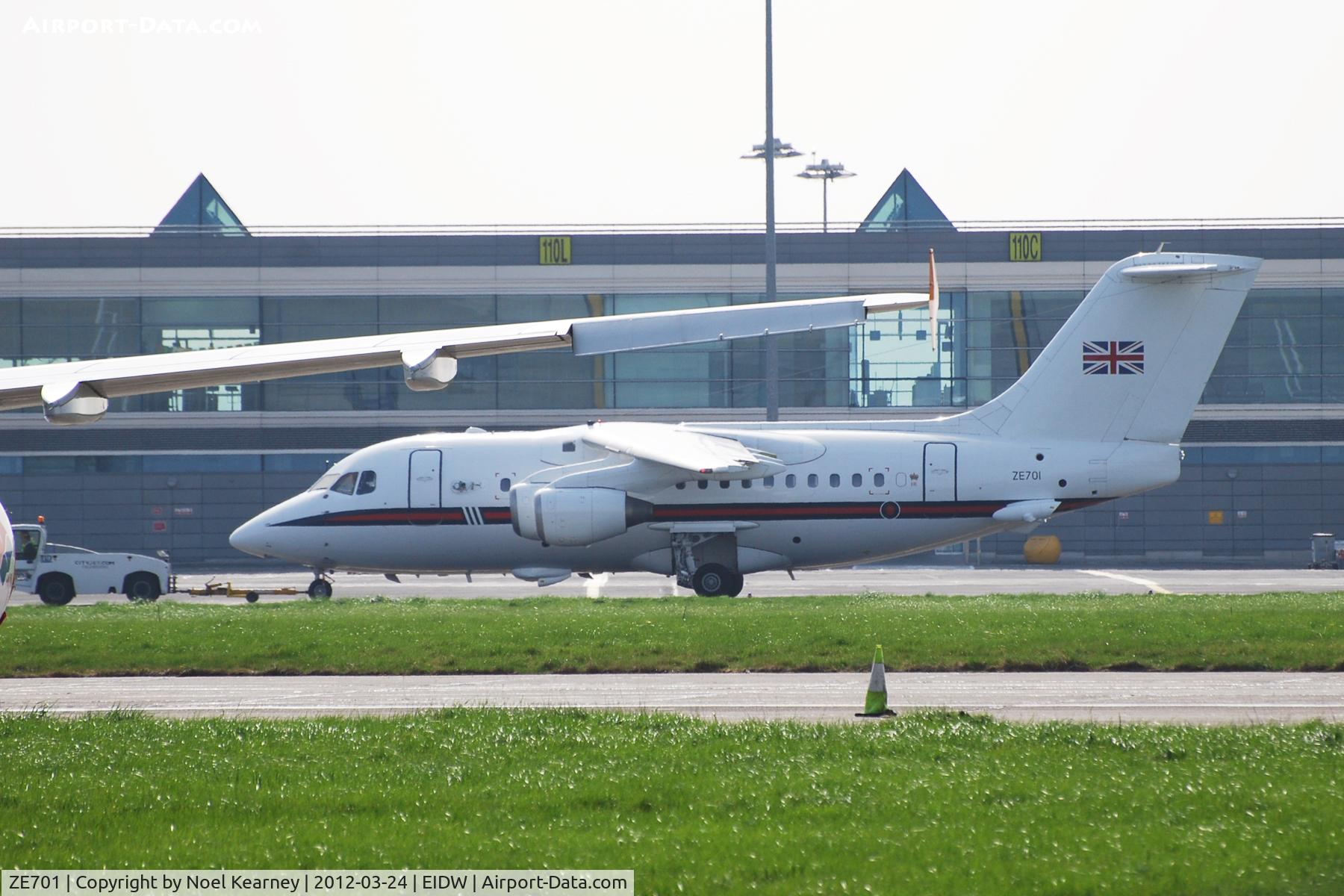 ZE701, 1985 British Aerospace BAe.146 CC.2 C/N E1029, This Royal Air Force  BAE146 is operated by 32 squadron and is seen being prepared for departure.