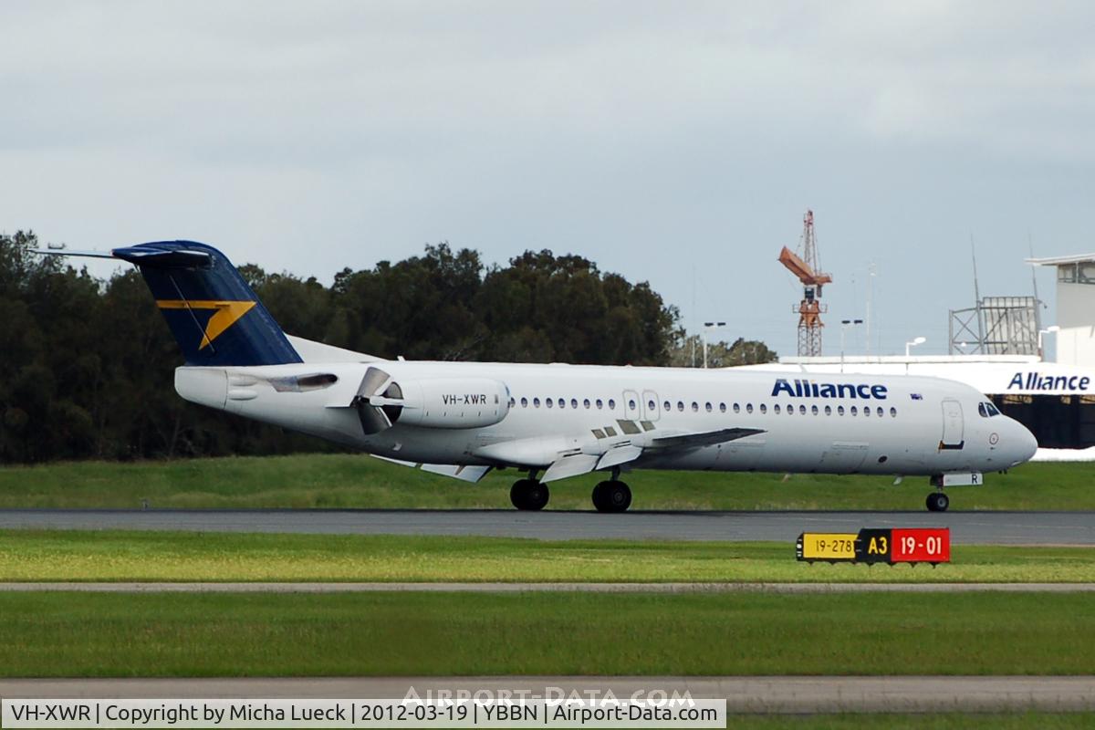 VH-XWR, 1990 Fokker 100 (F-28-0100) C/N 11306, At Brisbane