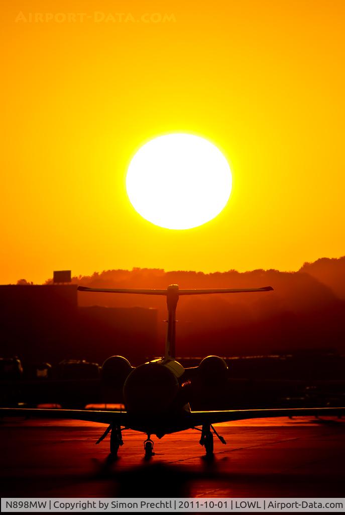 N898MW, 2011 Embraer EMB-505 Phenom 300 C/N 50500048, N898MW @ Linz Airport