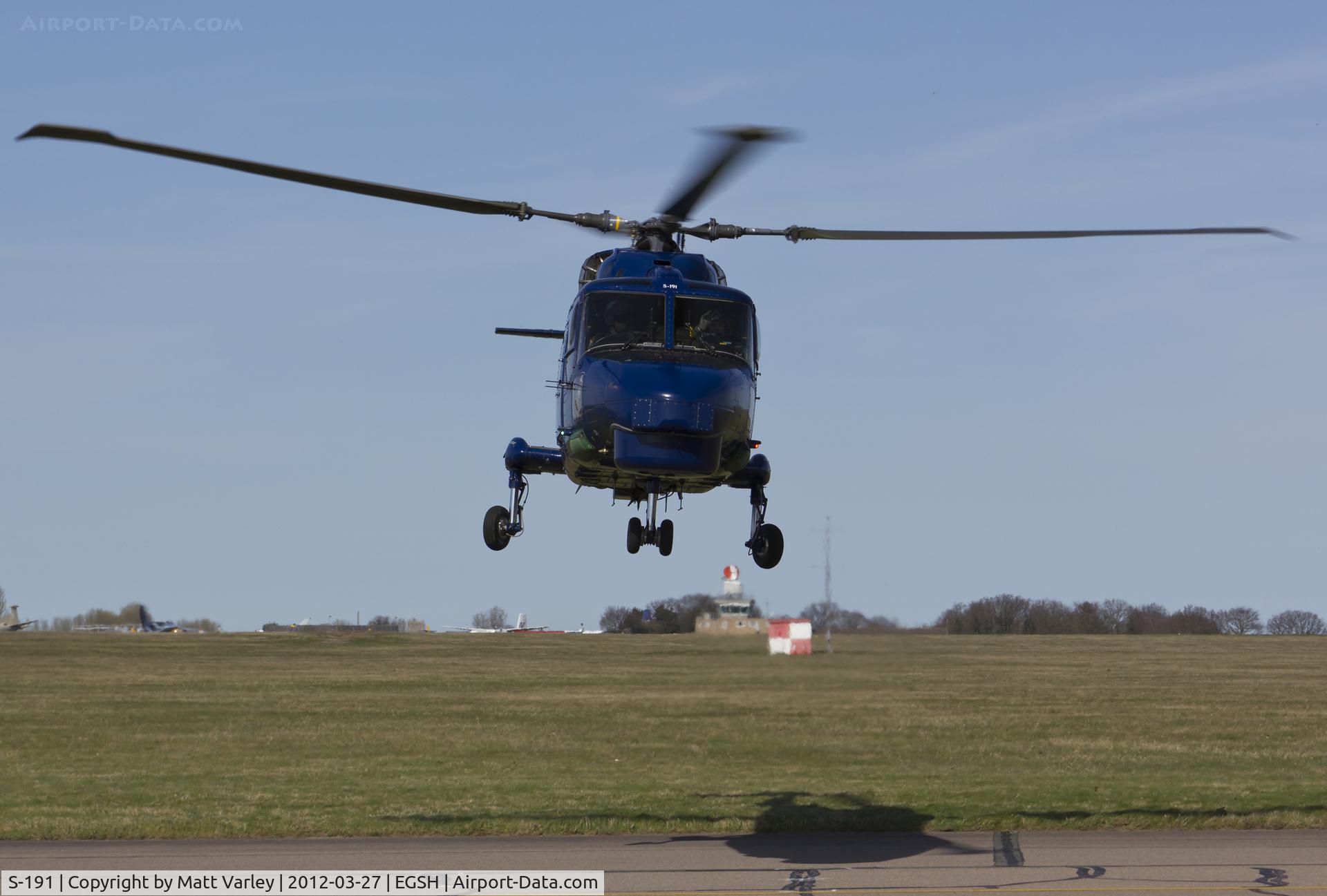 S-191, 1980 Westland Super Lynx Mk.90B C/N 409, Taxiing via the tango taxiiway.