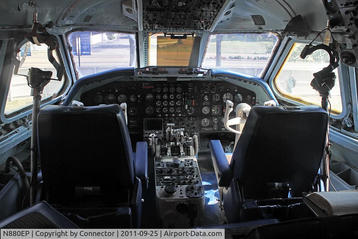 N880EP, 1960 Convair 880-22-2 C/N 22-00-38, @ Graceland