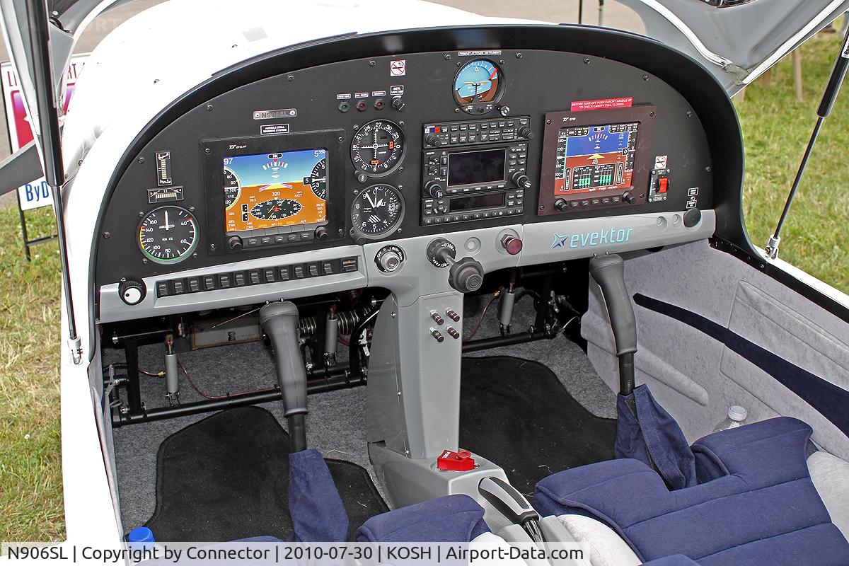 N906SL, 2009 Evektor-Aerotechnik Sportstar Max C/N 20091202, EAA Airventure 2010.