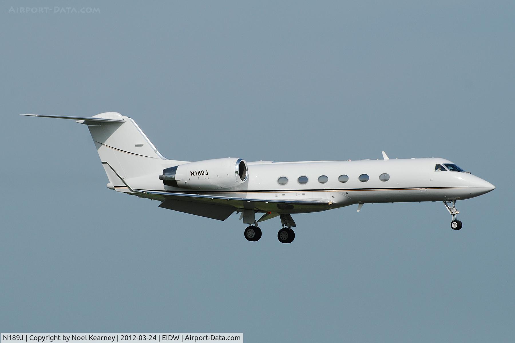 N189J, Gulfstream Aerospace G-IV C/N 1068, Landing Rwy 10 at Dublin.