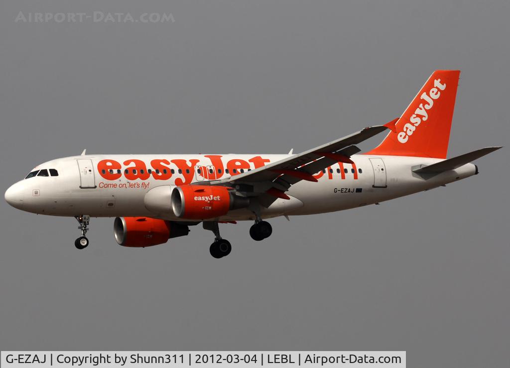 G-EZAJ, 2006 Airbus A319-111 C/N 2742, Landing rwy 25R