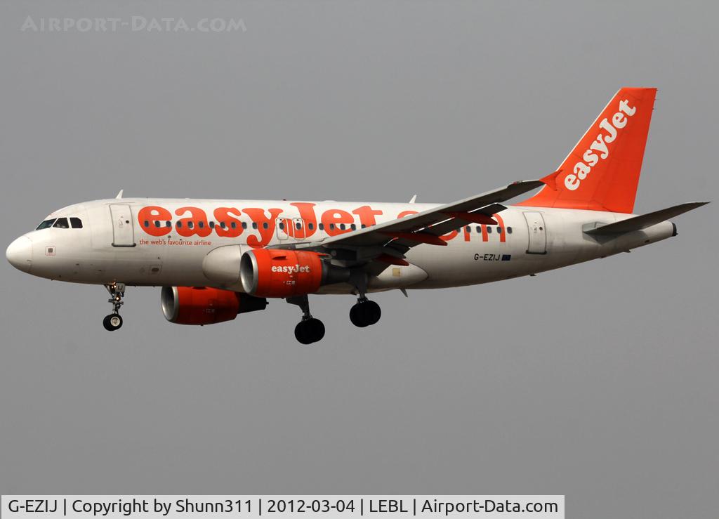 G-EZIJ, 2005 Airbus A319-111 C/N 2477, Landing rwy 25R