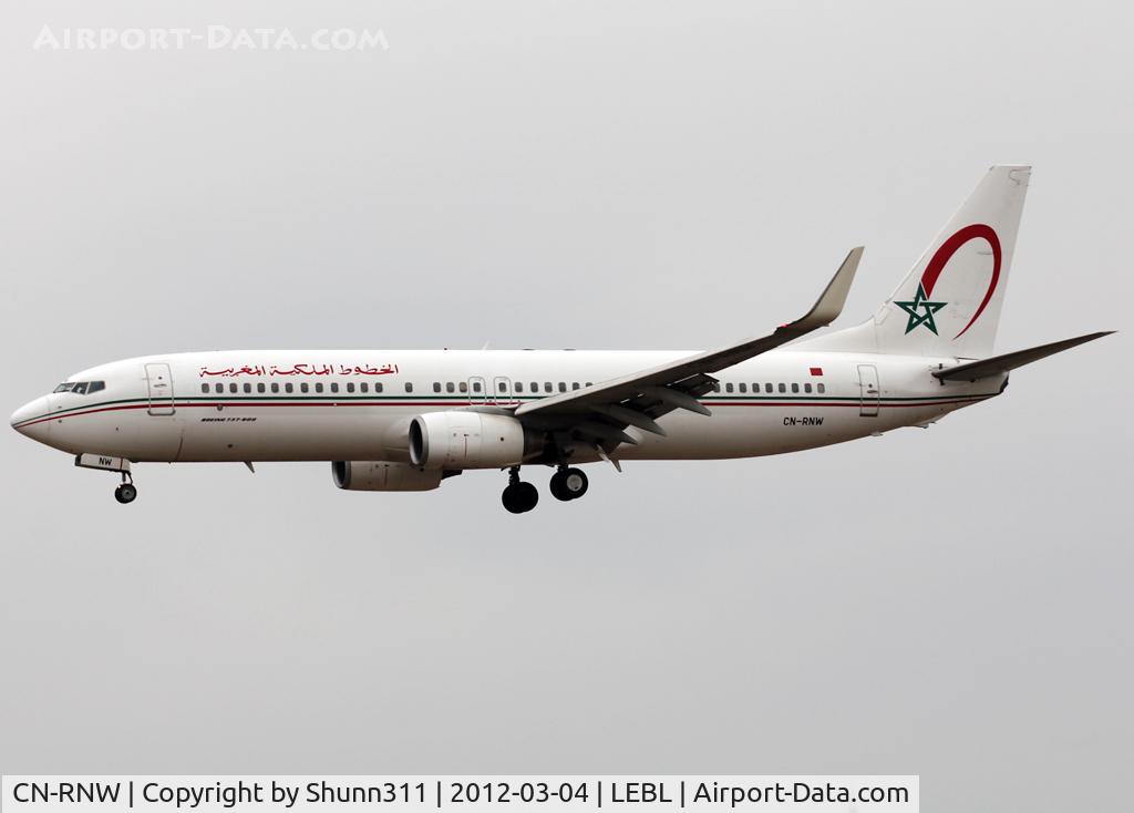 CN-RNW, 2002 Boeing 737-8B6 C/N 33057, Landing rwy 25R in new c/s