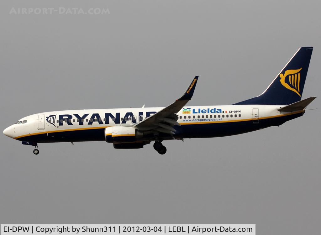EI-DPW, 2007 Boeing 737-8AS C/N 35552, Landing rwy 25R with additional 'Lleida Airport' sticker