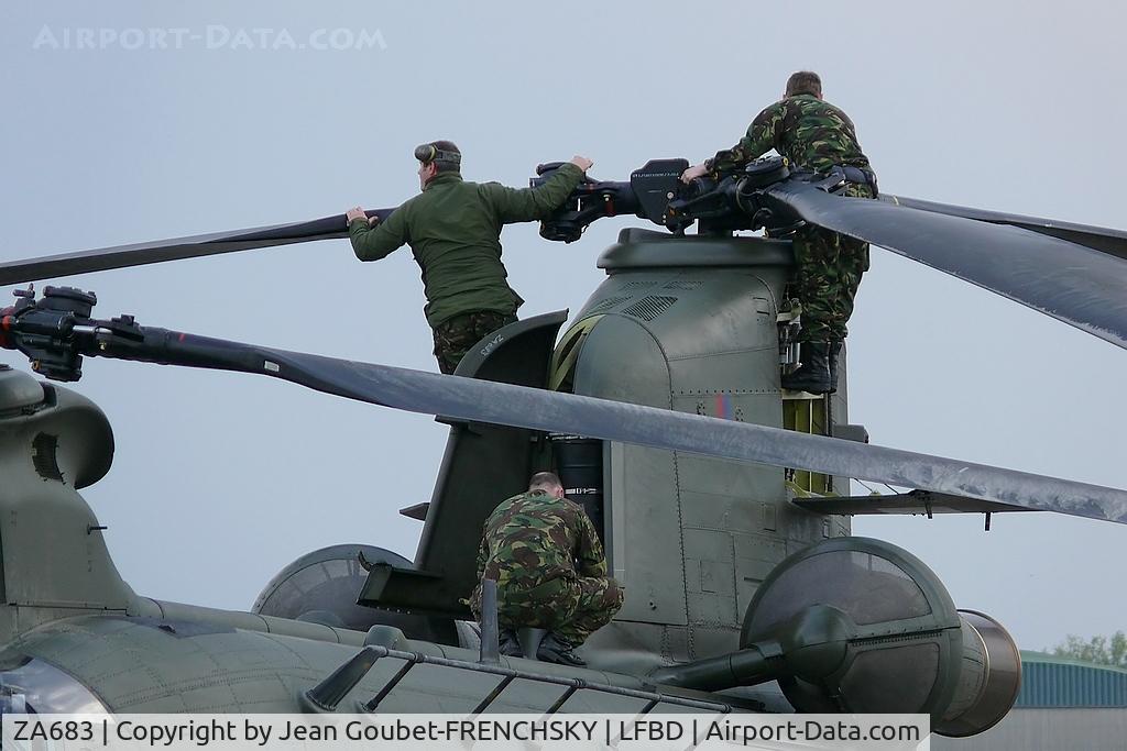 ZA683, Boeing Vertol Chinook HC.4 C/N MA014/M7031, UK - Air Force