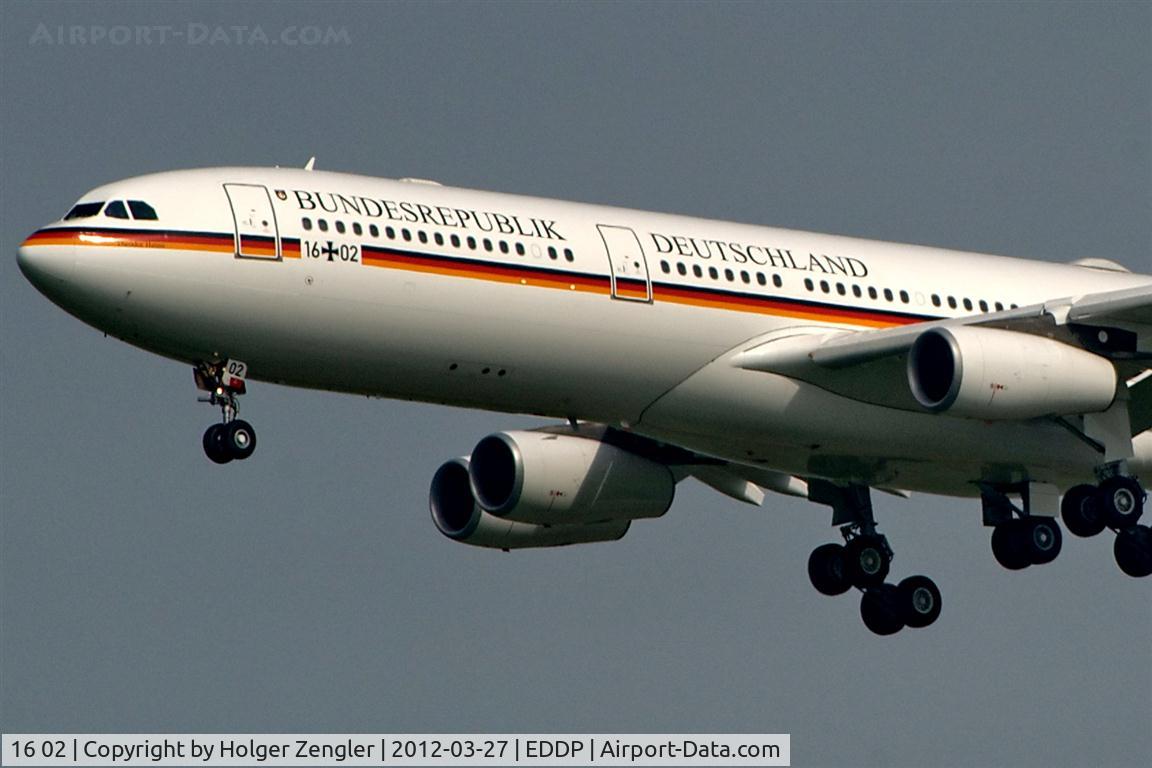 16 02, 2000 Airbus A340-313X C/N 355, Close shot on final....