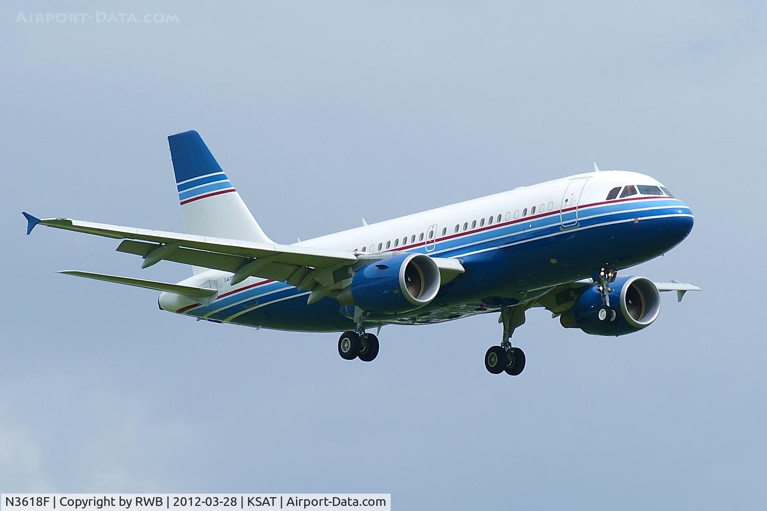 N3618F, 2006 Airbus A319-115 C/N 2748, On approach 12R