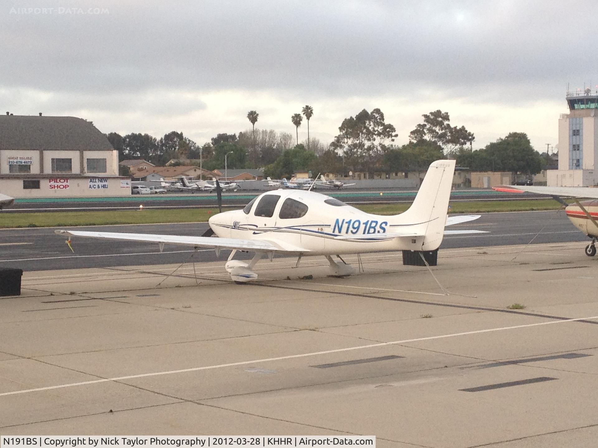 N191BS, 2007 Cirrus SR22 C/N 2733, Parked outside