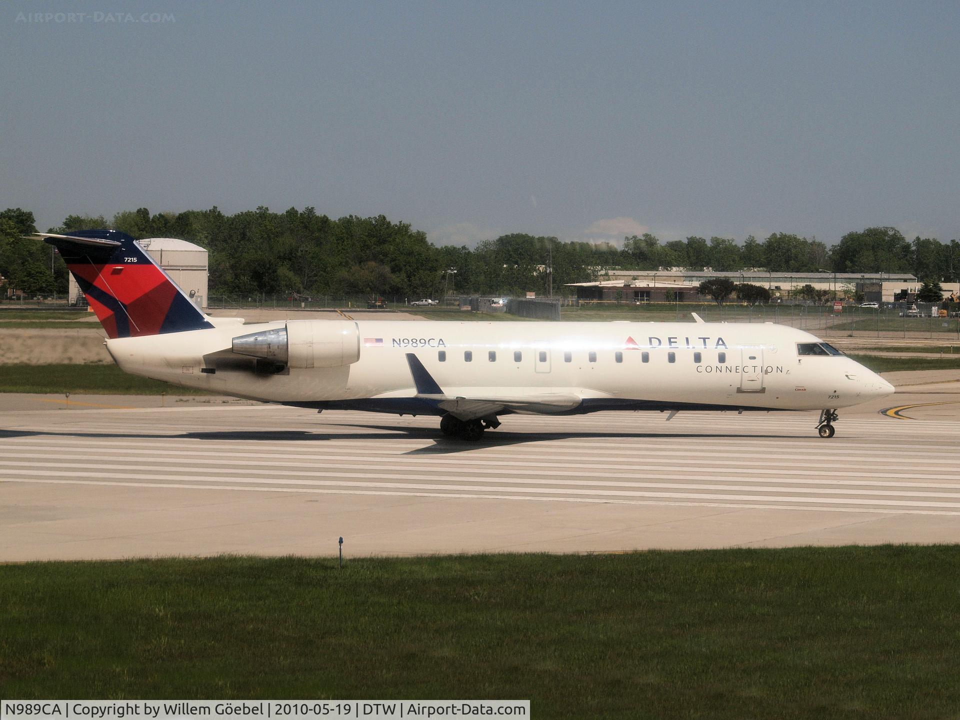 N989CA, 1998 Canadair CRJ-100ER (CL-600-2B19) C/N 7215, Taxi to the runway