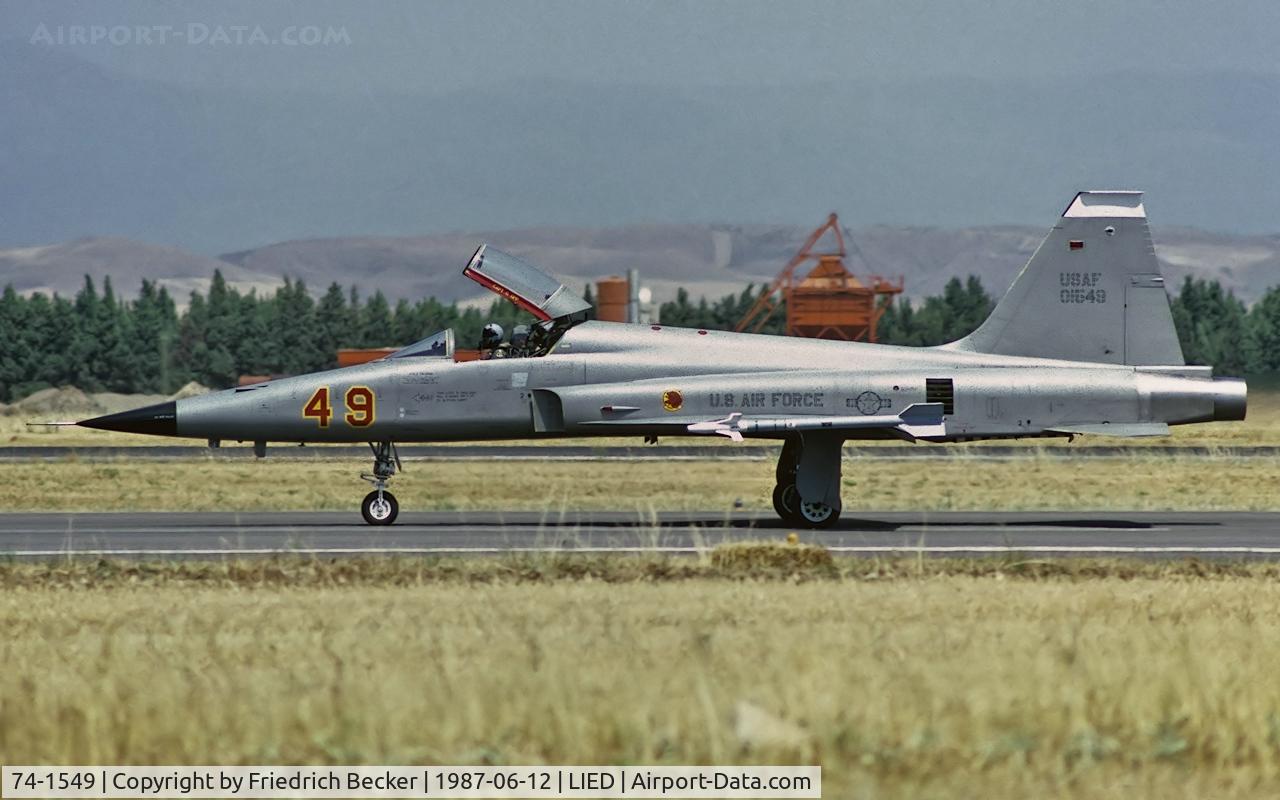 74-1549, 1974 Northrop F-5E Tiger II C/N R.1207, taxying to the active
