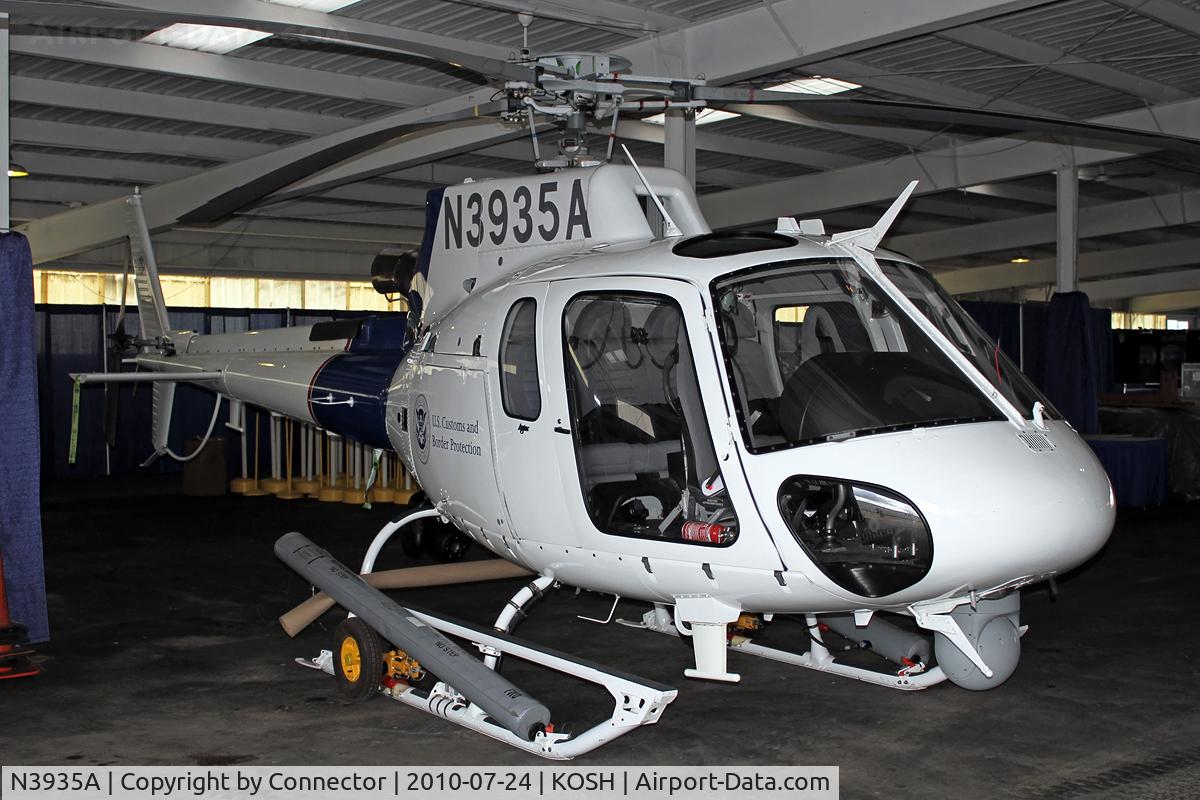 N3935A, Aerospatiale AS-350B-3 Ecureuil C/N 4768, EAA Airventure 2010.