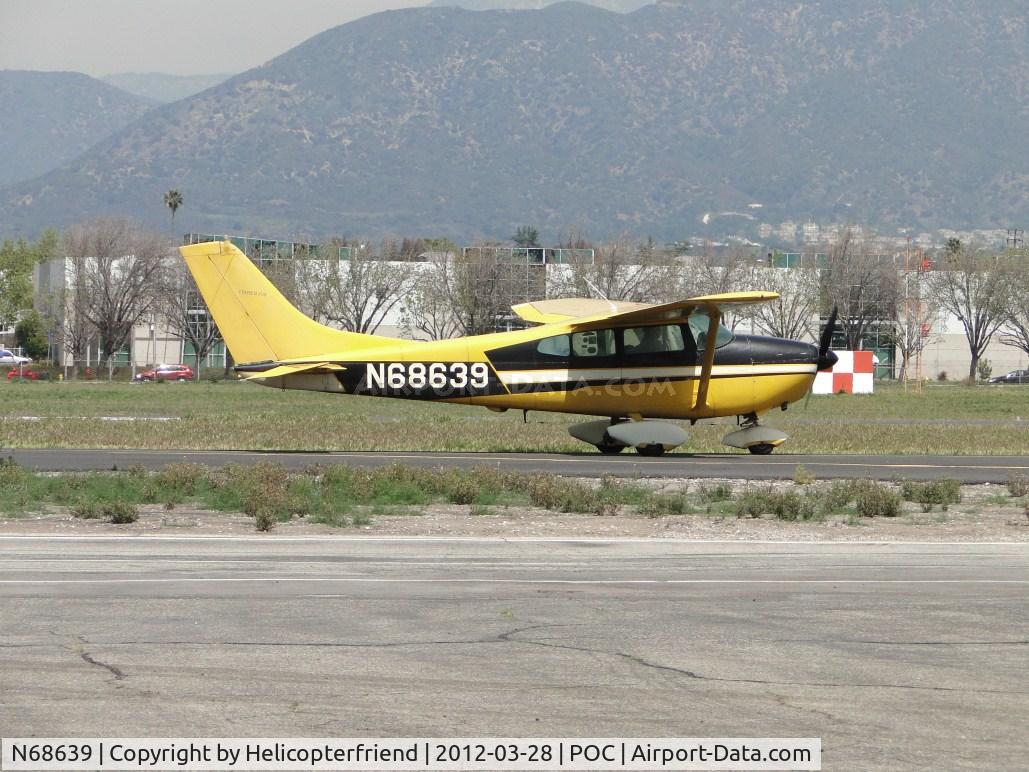 N68639, 1960 Cessna 182D Skylane C/N 18253073, Taxiing to runway 26