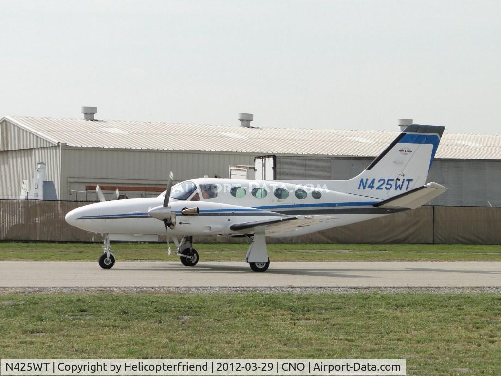 N425WT, 1983 Cessna 425 Conquest I C/N 425-0175, Taxiing towards the runways