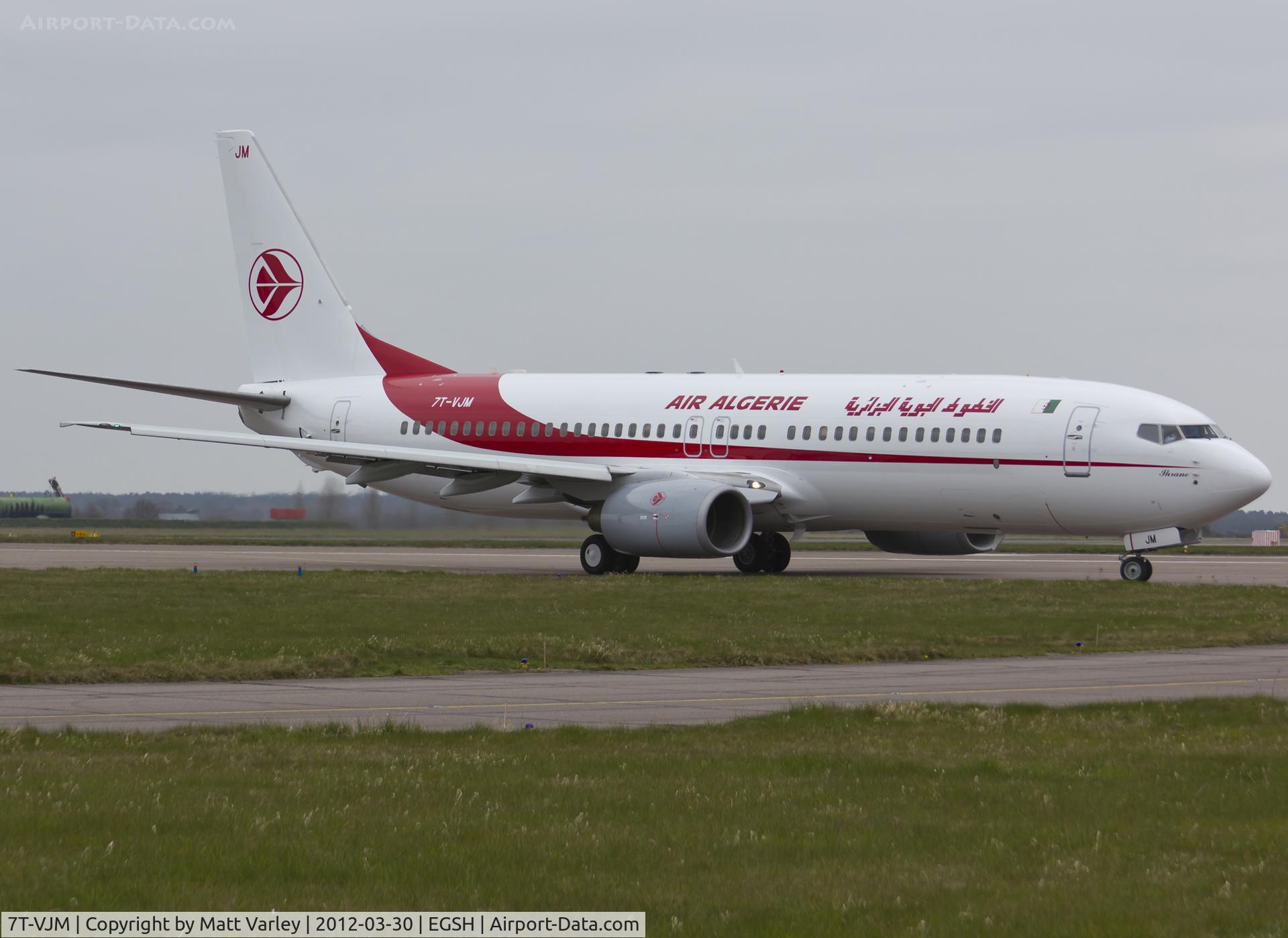 7T-VJM, 2000 Boeing 737-8D6 C/N 30205, Departing after spray by Air Livery.