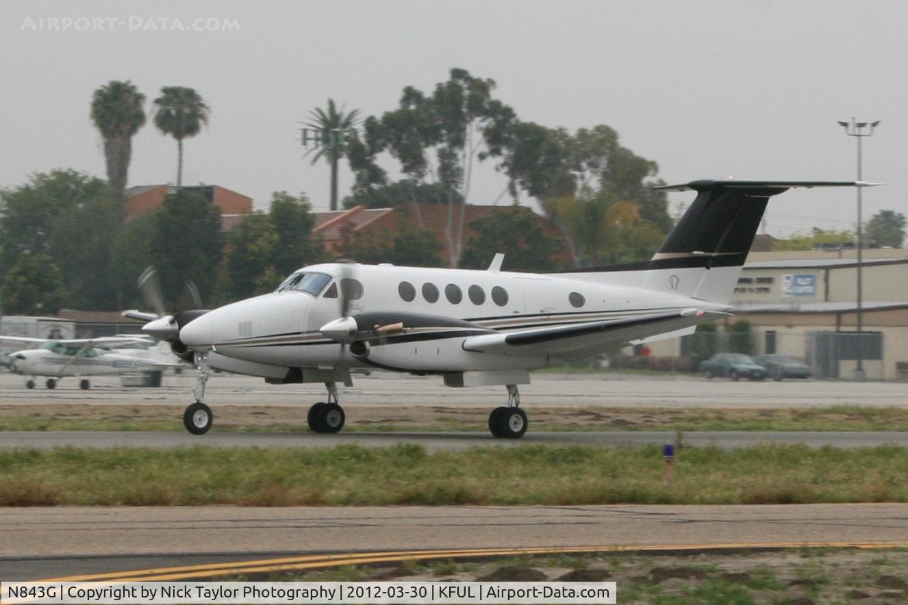N843G, 1981 Beech 200 C/N BB-843, Departing RWY6