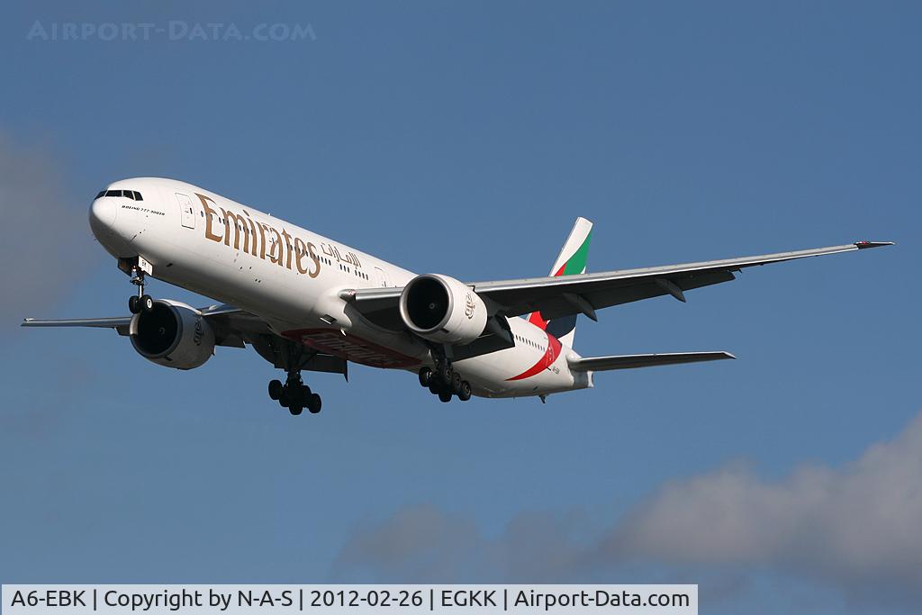 A6-EBK, 2006 Boeing 777-31H/ER C/N 34481, Short final