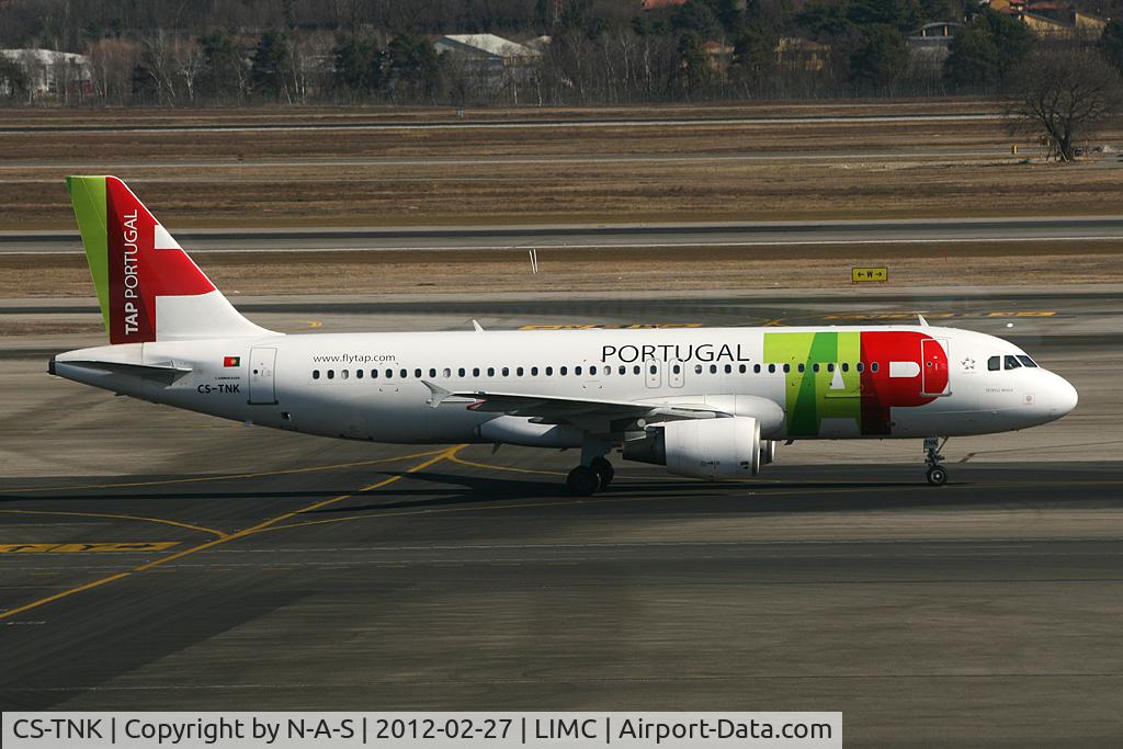 CS-TNK, 2000 Airbus A320-214 C/N 1206, Heading for Departure