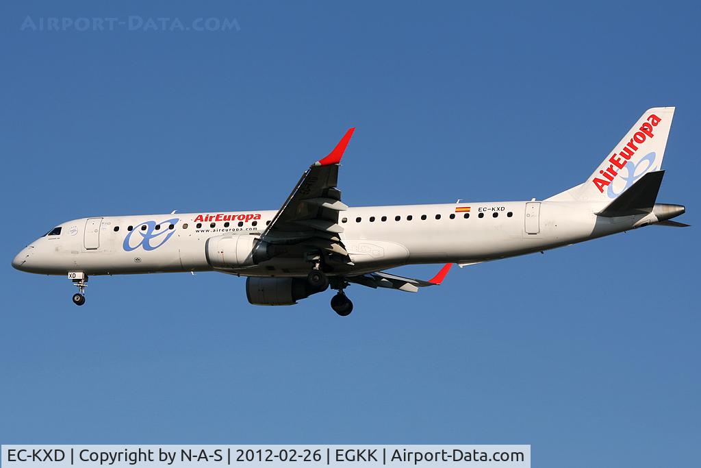 EC-KXD, 2009 Embraer 195LR (ERJ-190-200LR) C/N 19000244, Short final