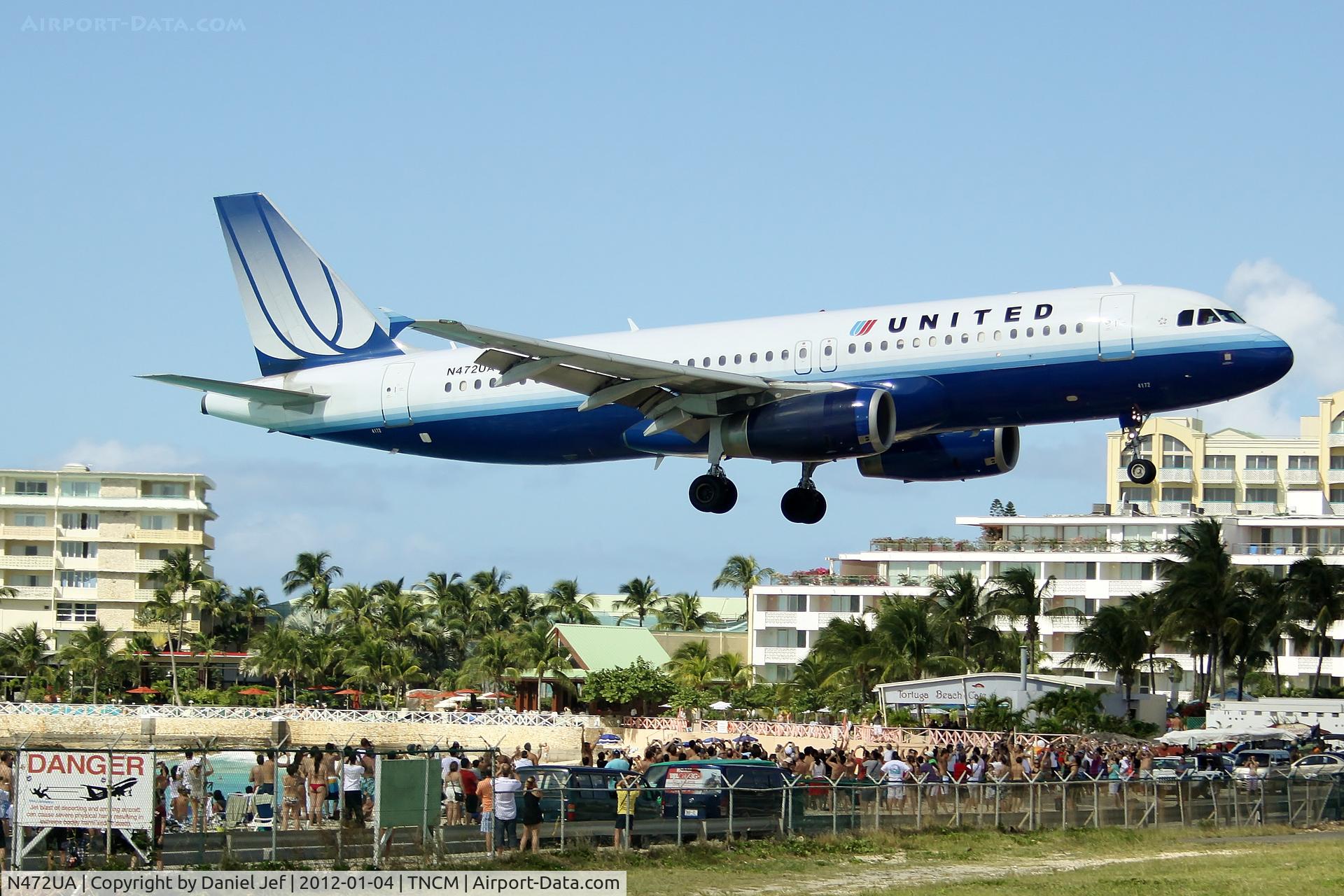 N472UA, 2001 Airbus A320-232 C/N 1435, N472UA