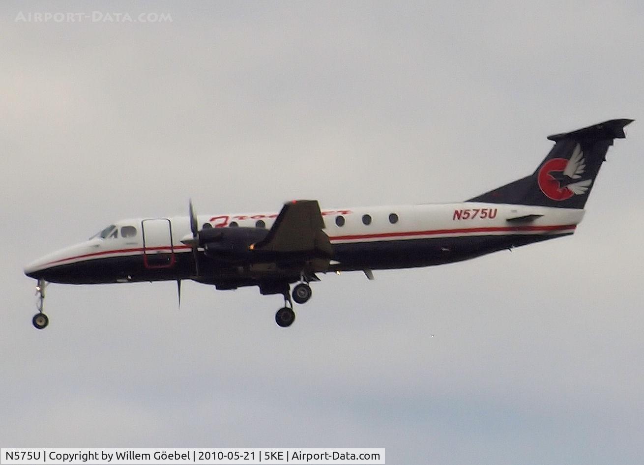 N575U, 1990 Beech 1900C C/N UC-93, Fly over in Ketchikan Harbor